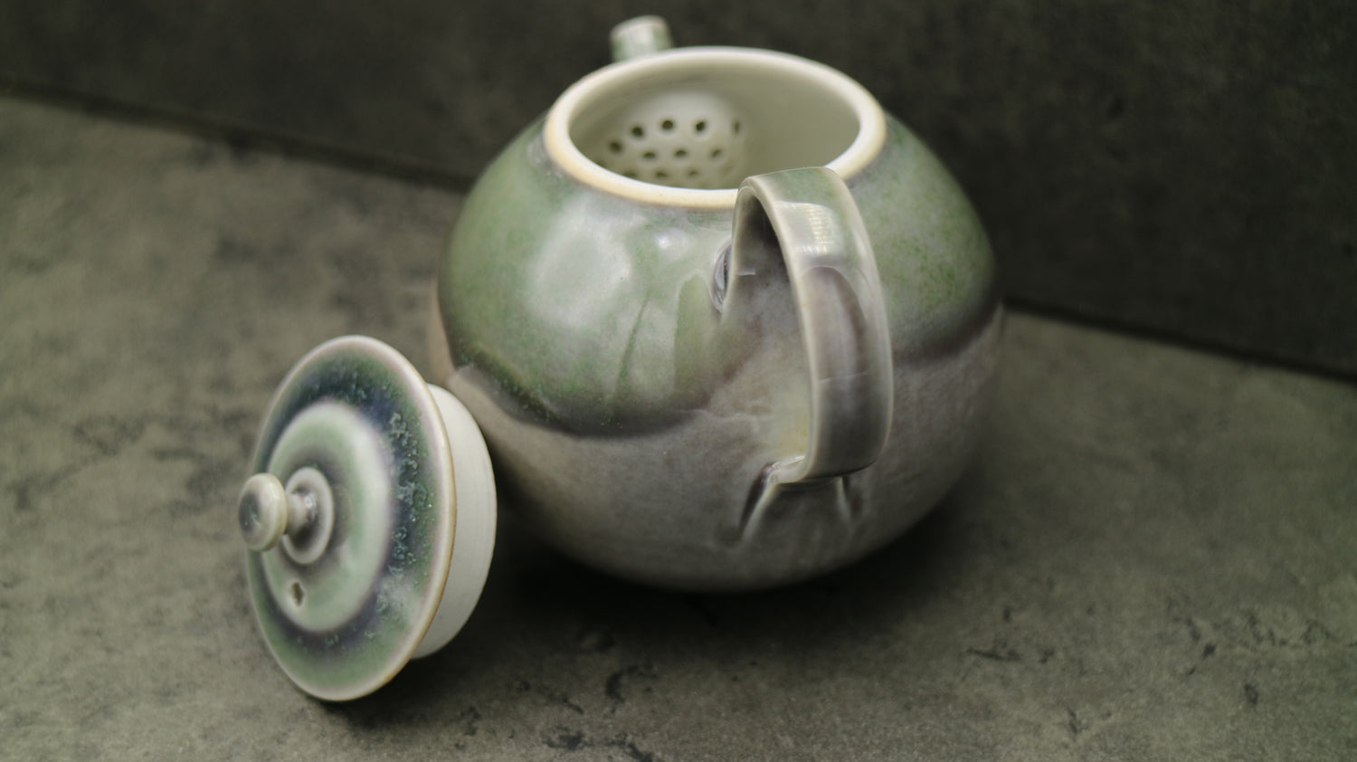 Ceramic Tea Pot "Crocodile"